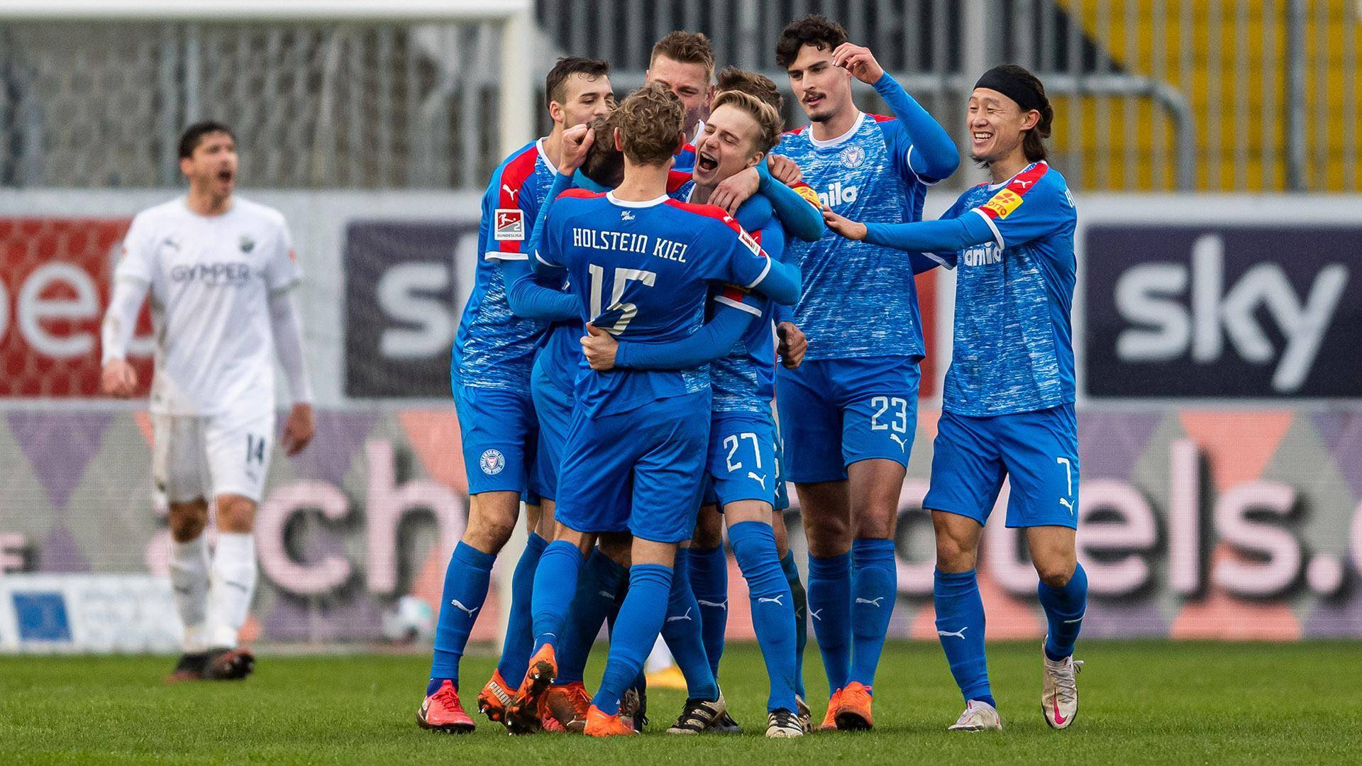 关于多特蒙德队在德甲比赛中稳坐榜首，保持领先优势势不可挡的信息