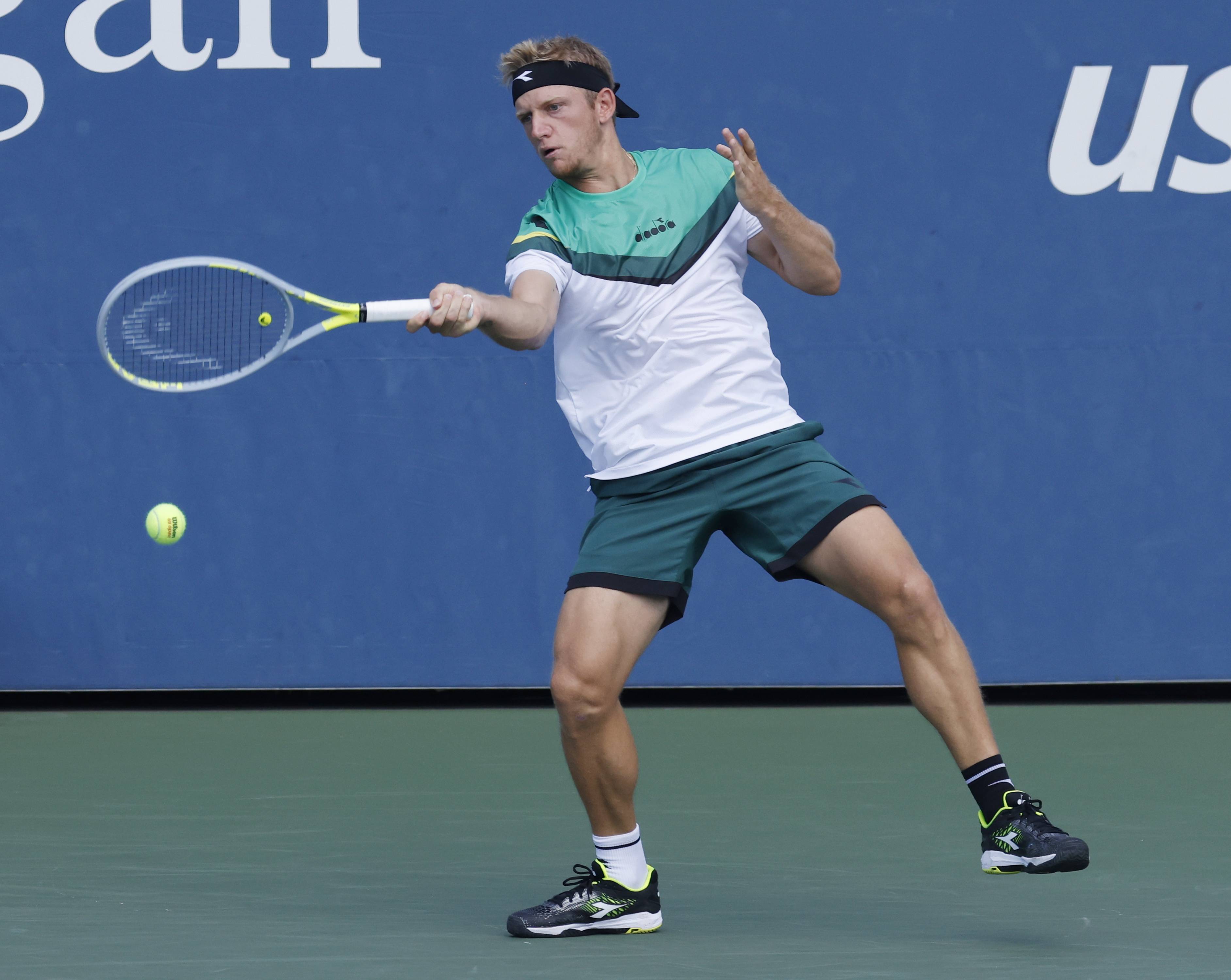 DB电竞竞猜入口-西班牙网球队爆冷意大利网球队，费德勒三分雨点燃全场的简单介绍