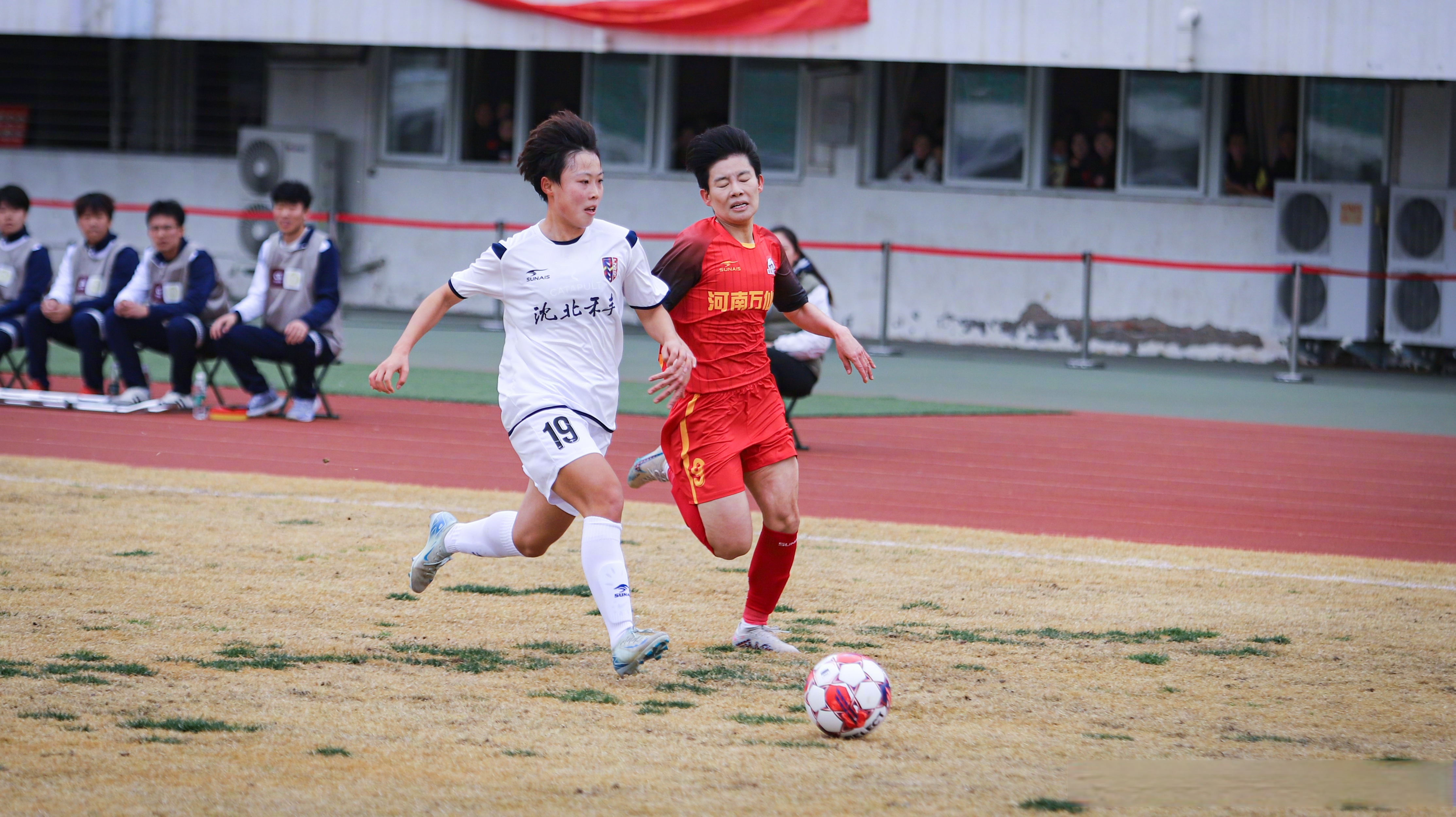 女足运动员表现出色，队伍战绩斐然的简单介绍