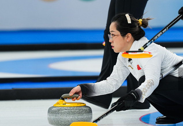 青岛黄海奋勇抗敌，力克对手实现胜利终结九连败的简单介绍