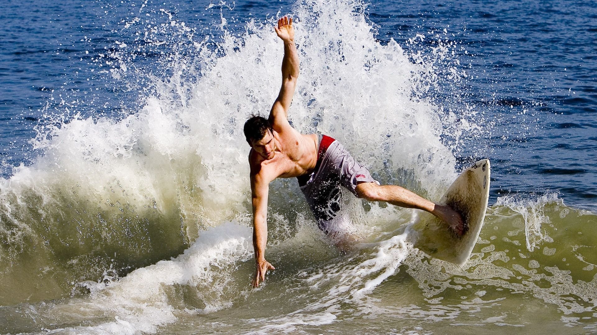 武切维奇关键一锤定音，广厦队收割掘金显冠军相