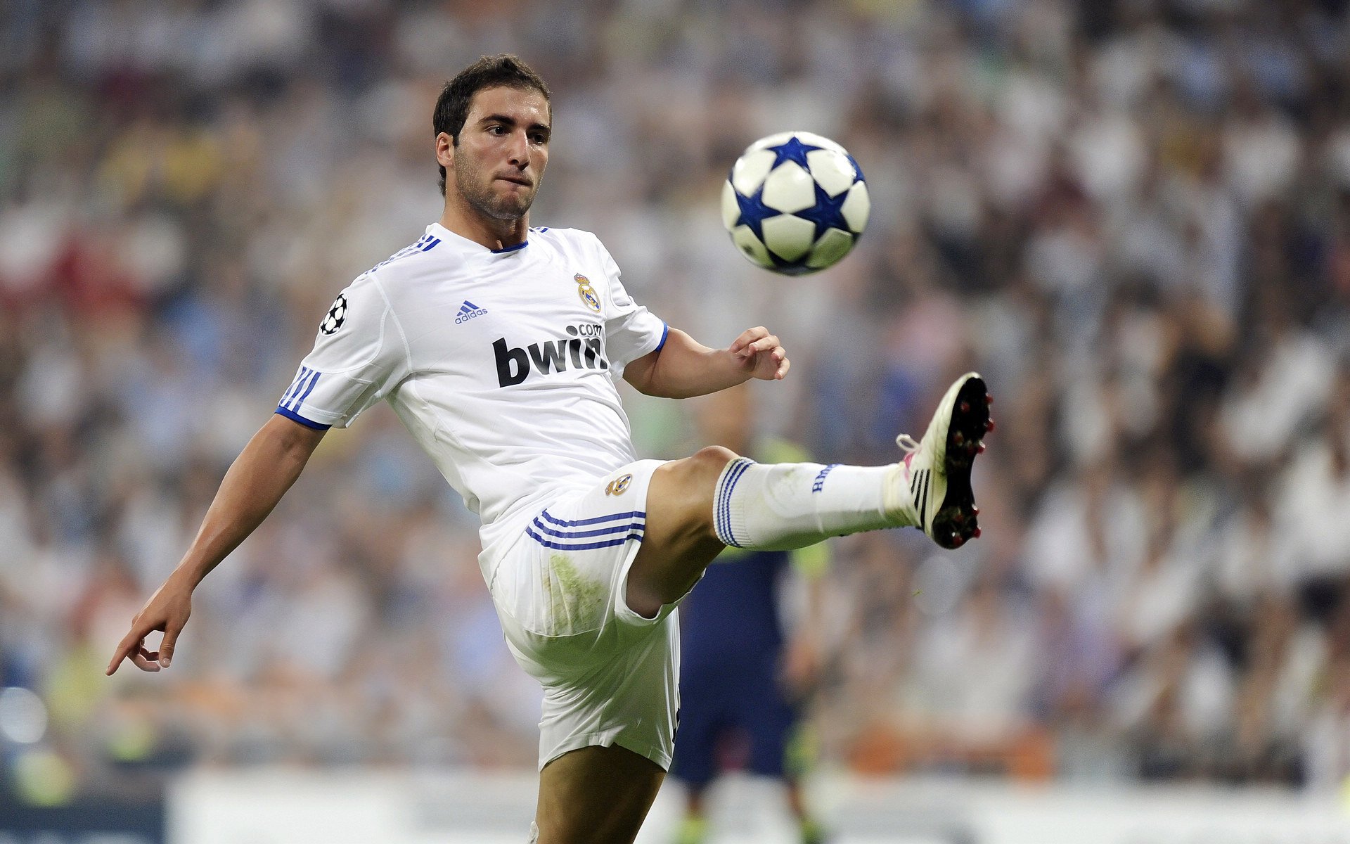 DB电竞-恩佐闪耀全场，乌克兰对阵多特蒙德，一场定义未来的高光之战